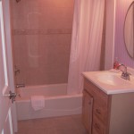 Suite-#2-Tub-bathroom